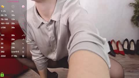 Queen of nylon  Victoria online show from November 5, 5:31 am