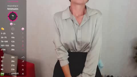 Queen of nylon  Victoria online show from September 22, 5:22 am