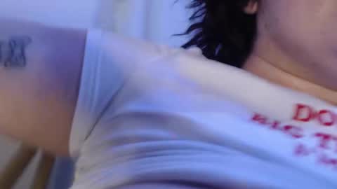 izzyishottttt online show from February 2, 2:42 am