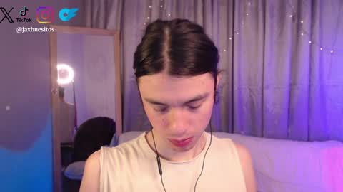 Hey im Jaxxxon check my info     online show from April 7, 10:50 am