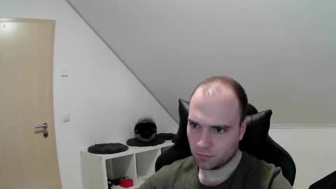 here4y online show from February 21, 9:12 am