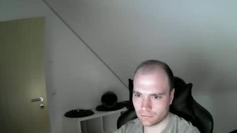 here4y online show from March 28, 7:10 am