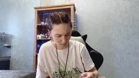 Alice online show from November 21, 6:33 am