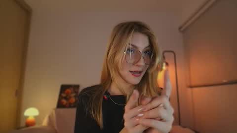 Snapshot of jacky_croft chatting on October 14, 5:21 am Linda Sofia help me get to 100 thumbs up online show from October 14, 5:21 am