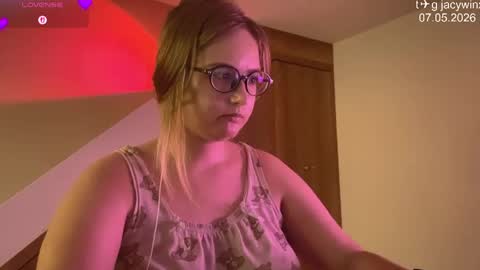 jacywinslat online show from May 9, 4:13 pm
