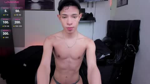 Snapshot of jade_candy21 chatting on February 25, 6:33 pm jade_candy21 online show from February 25, 6:33 pm