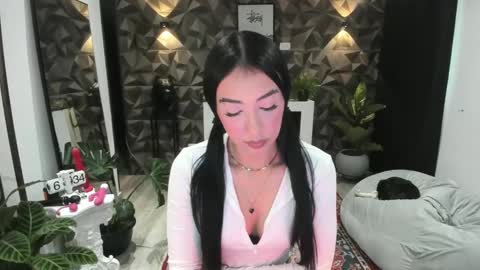 Snapshot of jade_porn chatting on February 11, 11:31 am Jade independent model online show from February 11, 11:31 am