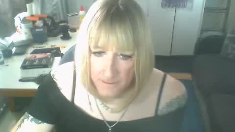 Snapshot of jadeladyboyminx chatting on October 27, 2:06 pm Jademinx online show from October 27, 2:06 pm