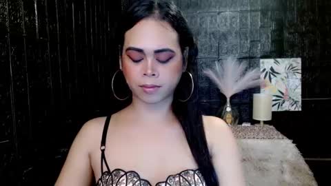 Jade online show from December 6, 3:39 pm