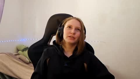 jaimeeosendorf online show from April 14, 9:23 am