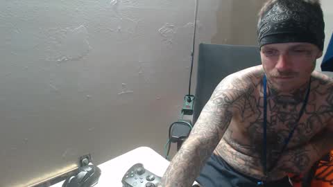 Snapshot of jake265897 chatting on October 8, 2:40 am showingitoff online show from October 8, 2:40 am