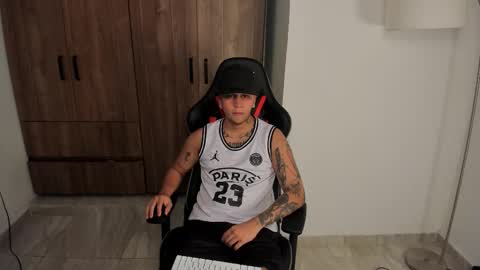 Snapshot of jake_pons chatting on October 24, 6:47 am Jake Pons online show from October 24, 6:47 am