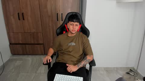 Snapshot of jake_pons chatting on October 15, 10:16 am Jake Pons online show from October 15, 10:16 am