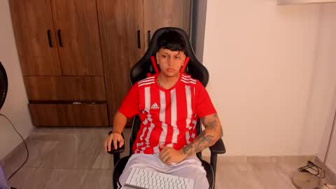 Snapshot of jake_pons chatting on October 13, 2:35 am Jake Pons online show from October 13, 2:35 am