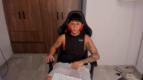 Snapshot of jake_pons chatting on September 26, 3:58 am Jake Pons online show from September 26, 3:58 am
