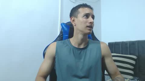 Hi guys im new 3 online show from December 4, 12:43 am