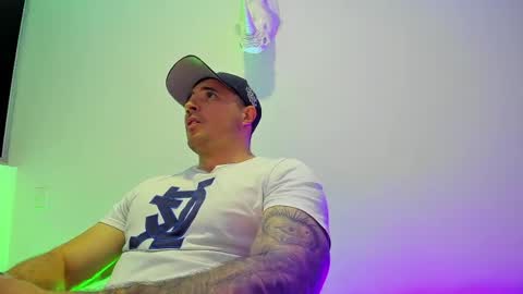 jakestone_1 online show from April 6, 8:43 pm