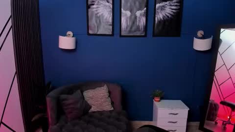 james_adamss_ online show from December 18, 1:39 pm