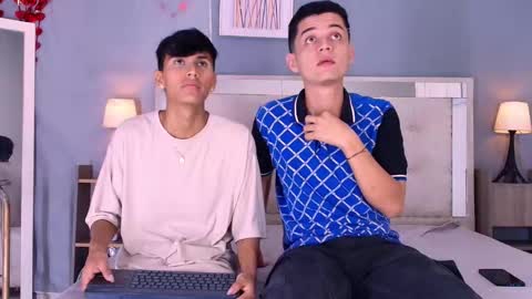 James y Kenet online show from February 20, 7:16 pm