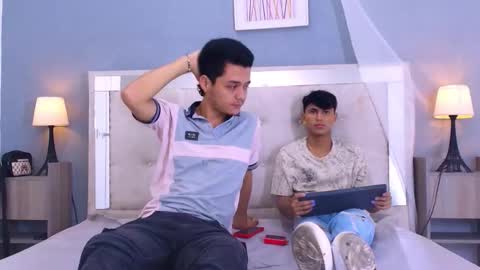 James y Kenet online show from February 9, 3:37 pm