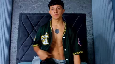 jamesgolden_ online show from March 10, 9:34 am