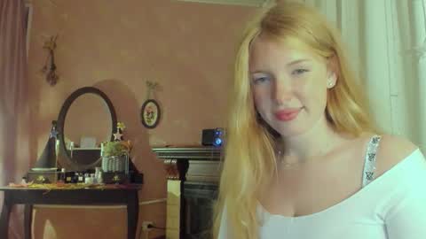 Snapshot of jane_and_star chatting on October 12, 8:00 pm Star online show from October 12, 8:00 pm