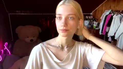 Elsa online show from August 3, 9:04 am