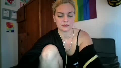 Snapshot of janiefoxx chatting on January 15, 7:55 pm janiefoxx online show from January 15, 7:55 pm