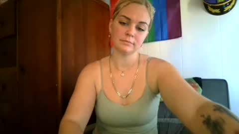 Snapshot of janiefoxx chatting on January 14, 8:04 pm janiefoxx online show from January 14, 8:04 pm