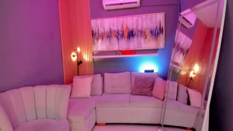 Janinne  online show from May 8, 11:49 am