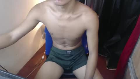 janlloyd04 online show from November 26, 6:32 am