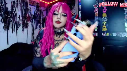      online show from November 10, 4:04 am