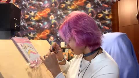 I am Lee ntmu Lets hit 10 Thumbs Up together We are almost done online show from October 24, 12:17 pm