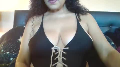 Jasmine online show from May 7, 7:09 pm