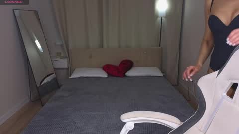 jasmine_lane online show from May 22, 9:38 am