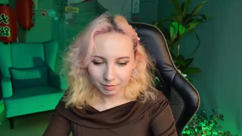 Snapshot of jasminemilko chatting on February 13, 8:27 am Jasmine online show from February 13, 8:27 am