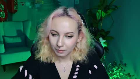 Snapshot of jasminemilko chatting on February 13, 11:28 am Jasmine online show from February 13, 11:28 am