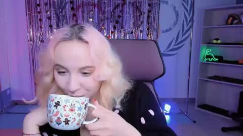 Snapshot of jasminemilko chatting on February 28, 5:15 am Jasmine online show from February 28, 5:15 am