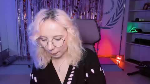 Snapshot of jasminemilko chatting on March 12, 9:34 am Jasmine online show from March 12, 9:34 am