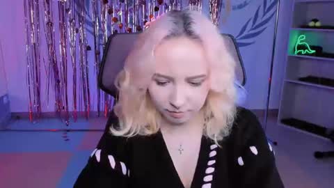 Snapshot of jasminemilko chatting on February 28, 11:25 am Jasmine online show from February 28, 11:25 am