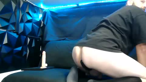 jax online show from October 3, 11:40 am