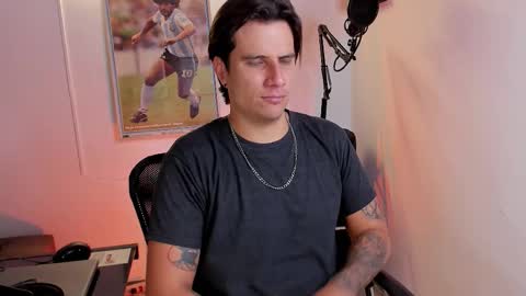 Snapshot of jayalvarrez_ chatting on October 17, 9:30 pm Jay Alvarrez online show from October 17, 9:30 pm