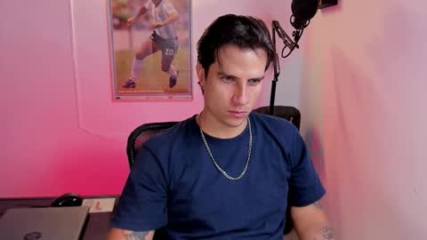 Snapshot of jayalvarrez_ chatting on October 13, 6:21 pm Jay Alvarrez online show from October 13, 6:21 pm