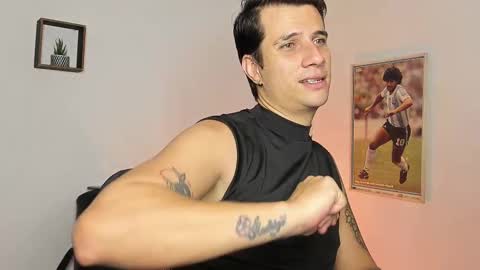 Snapshot of jayalvarrez_ chatting on February 14, 8:26 pm Jay Alvarrez online show from February 14, 8:26 pm