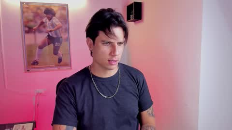 Snapshot of jayalvarrez_ chatting on September 29, 7:02 pm Jay Alvarrez online show from September 29, 7:02 pm