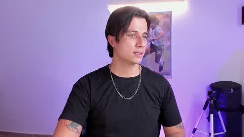 Snapshot of jayalvarrez_ chatting on September 21, 7:51 pm Jay Alvarrez online show from September 21, 7:51 pm