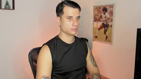 Snapshot of jayalvarrez_ chatting on March 4, 7:01 pm Jay Alvarrez online show from March 4, 7:01 pm