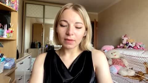 Snapshot of jaynafriess chatting on October 15, 8:04 am Mira online show from October 15, 8:04 am
