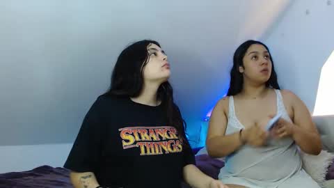 Jazmin and Scarlett online show from October 20, 11:15 am