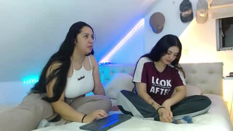 Snapshot of jazmin_dharius chatting on October 9, 8:31 am Jazmin and Scarlett online show from October 9, 8:31 am